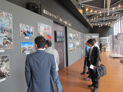 東京スカイツリーの成長のほか、ものづくりの立場からの写真が展示しています